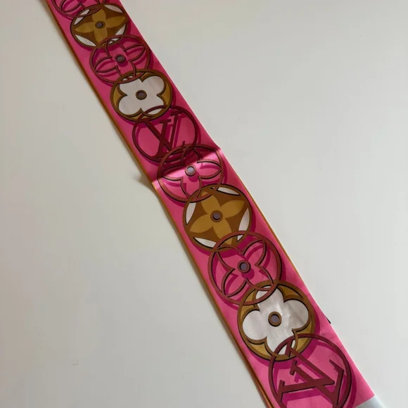 Pre owned Louis Vuitton Bandeau Silk Scarf Monogram Pink/Gold - Picture 4 of 6